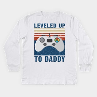 Leveled up to daddy funny daddy gaming Kids Long Sleeve T-Shirt